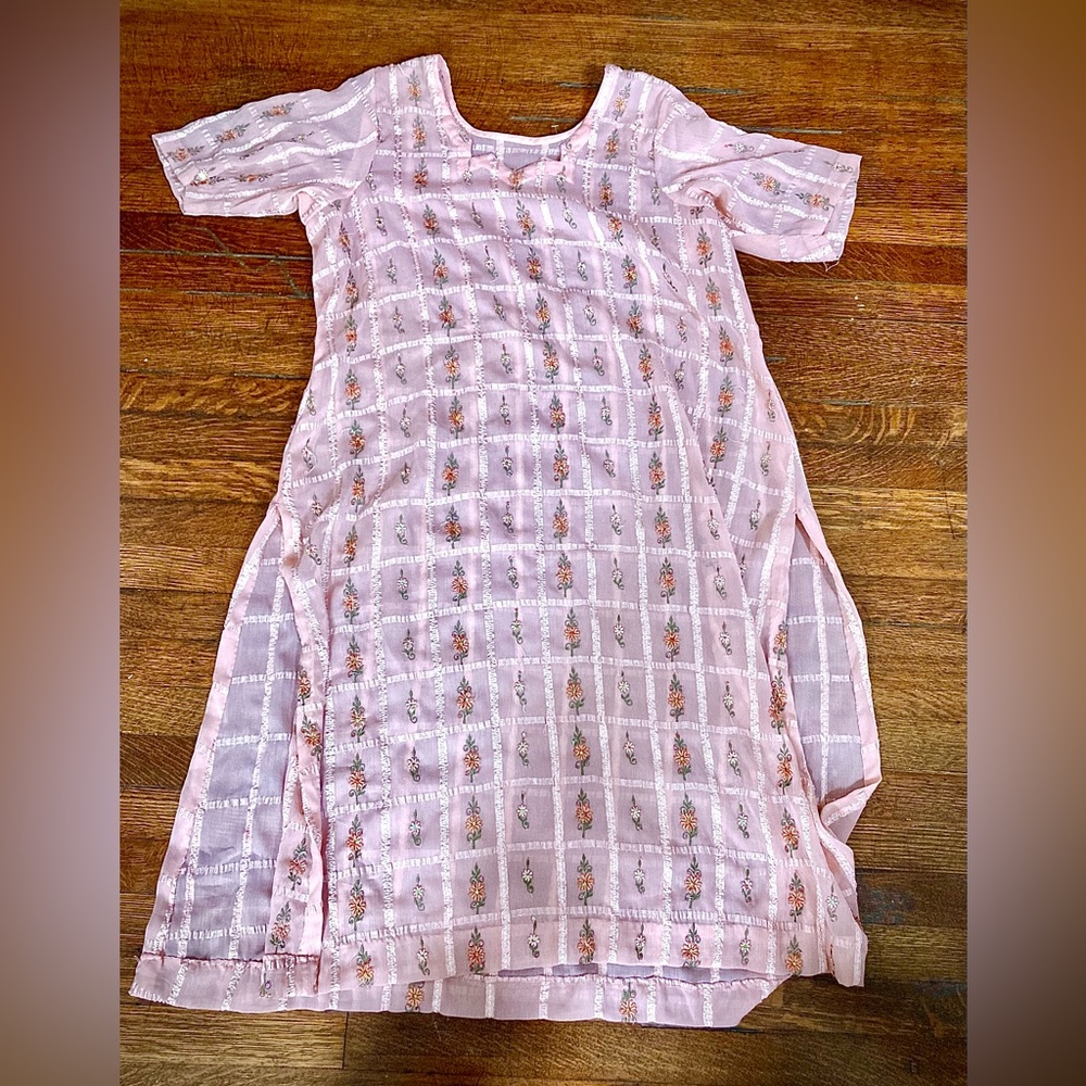 Vintage embroidered peach kurta